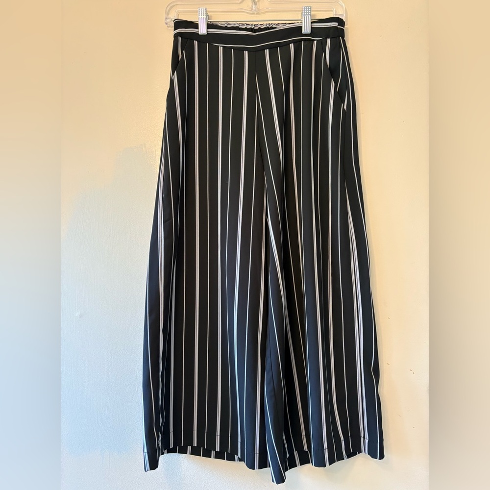 Shinestar Palazzo Wide Leg Capri Length Black with White Pinstripes Pants, Sz S